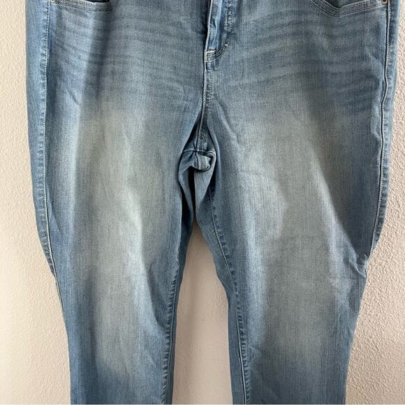 Torrid Jegging Jeans Item 11369706 Three Button Denim Jeans 22R - Picture 9 of 9